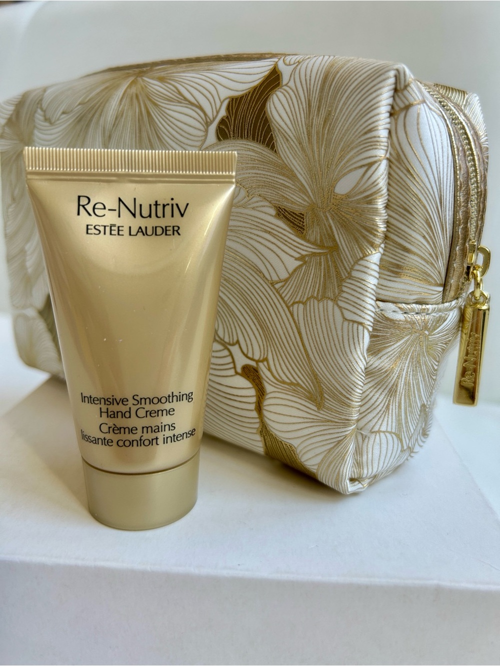 Estee Lauder Re-Nutriv Intensive Smoothing Hand Creme and Pouch